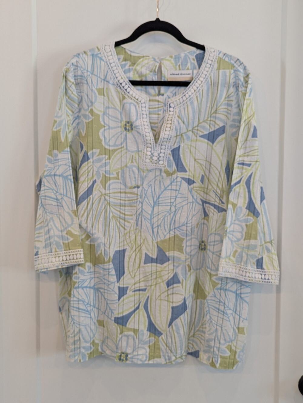 Alfred Dunner 22W Floral Blue Green Swiss Dot Lace Trim Blouse Tunic Beachy EUC